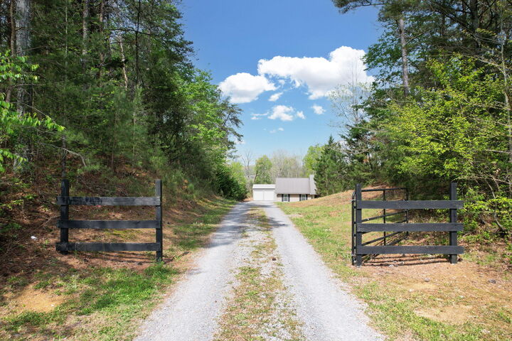 Property Photo:  535 York Road NE  TN 37323 