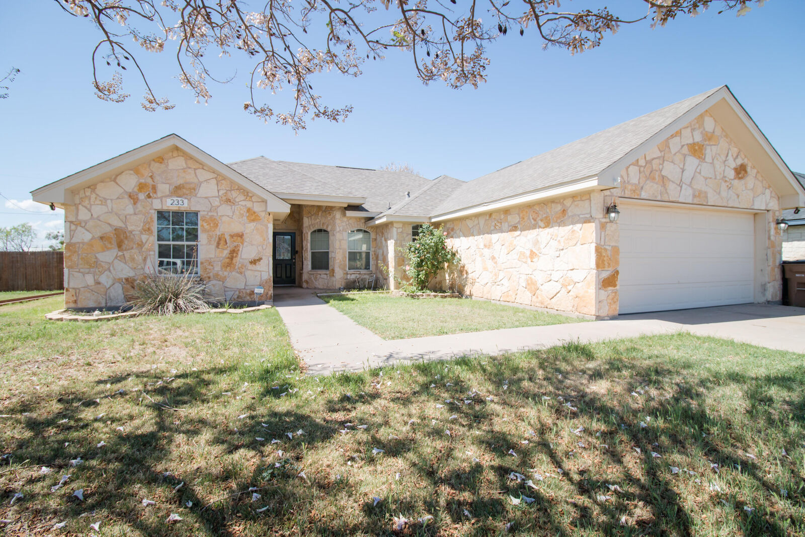 Property Photo: 233 Norwood Drive TX 76903