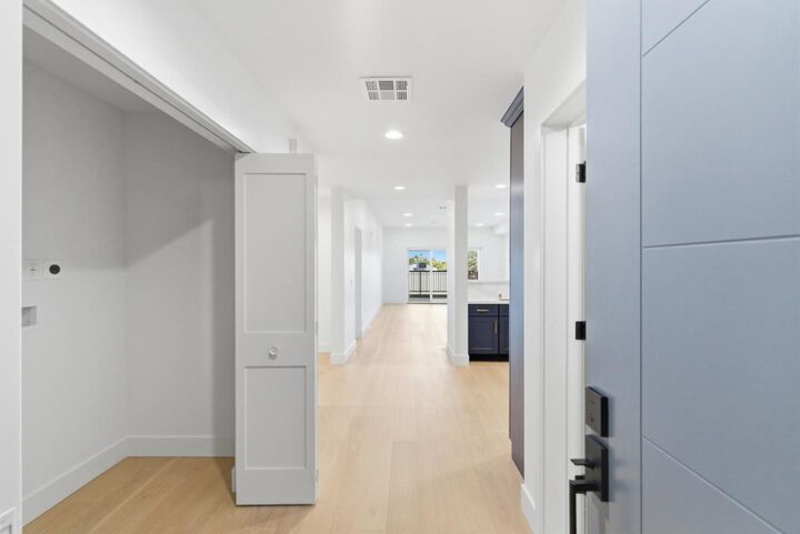Property Photo:  560 El Camino Real 207  CA 94070 