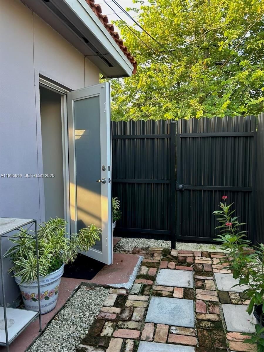 Property Photo:  9525 SW 16th St A  FL 33165 