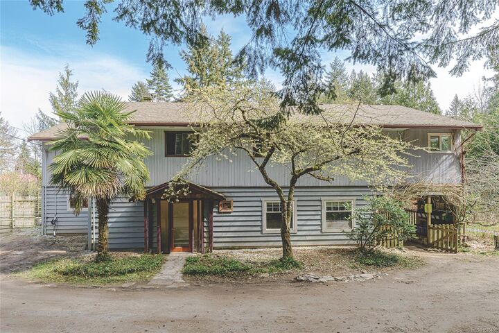 Property Photo: 821 Fulford-Ganges Rd BC V8K 2G4