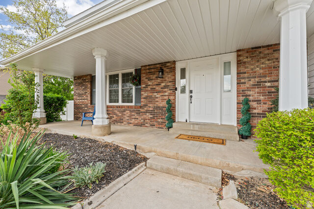 Property Photo: 1253 E Meadow Ridge Rd S UT 84094