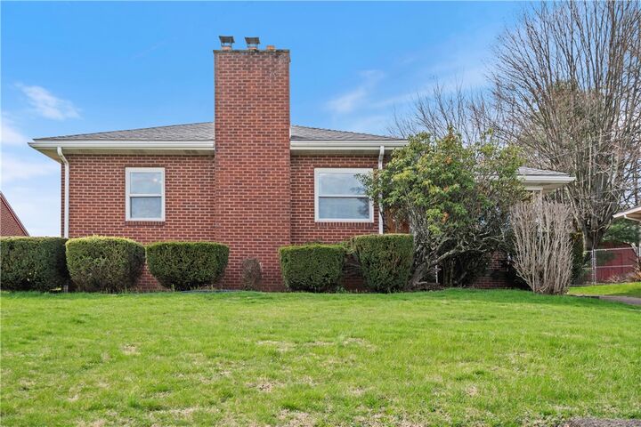 Property Photo: 224 Eastern Dr PA 15068