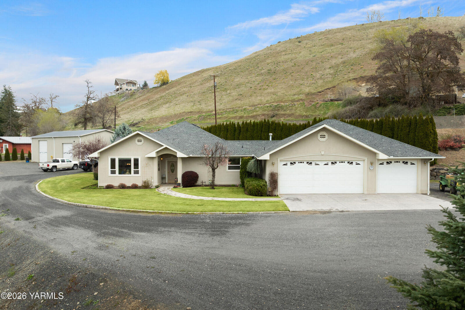 Property Photo:  201 N Galloway Dr  WA 98908 