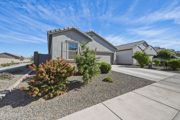 Property Photo:  2022 E New Bonnet Lane  AZ 85140 