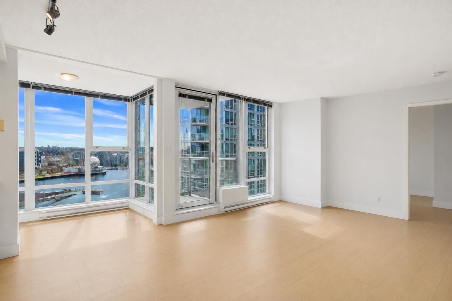 Property Photo: 602 Citadel Parade 2209 BC V6B 1X2