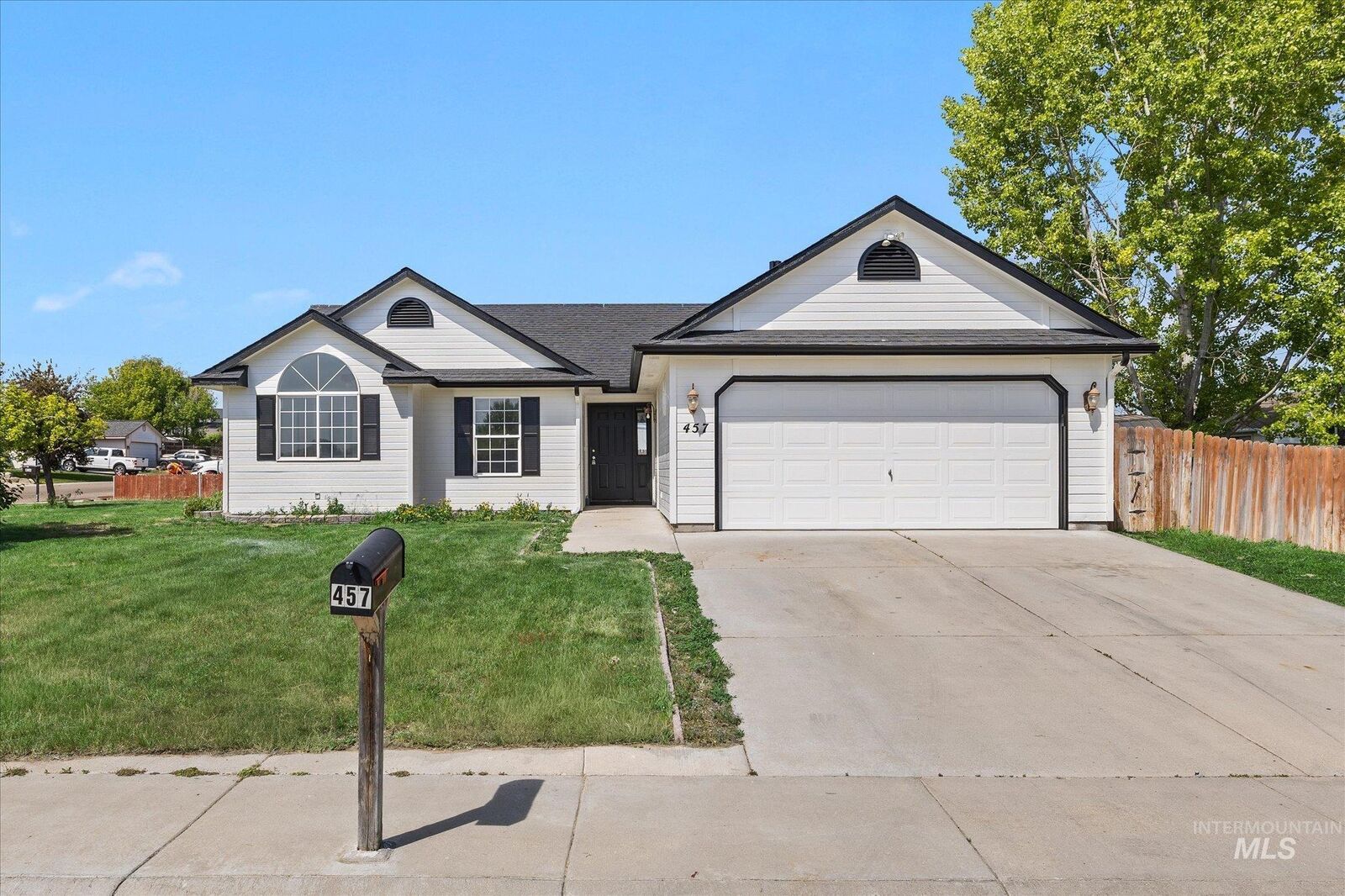 Property Photo:  457 Meadowbrook Dr.  ID 83686 