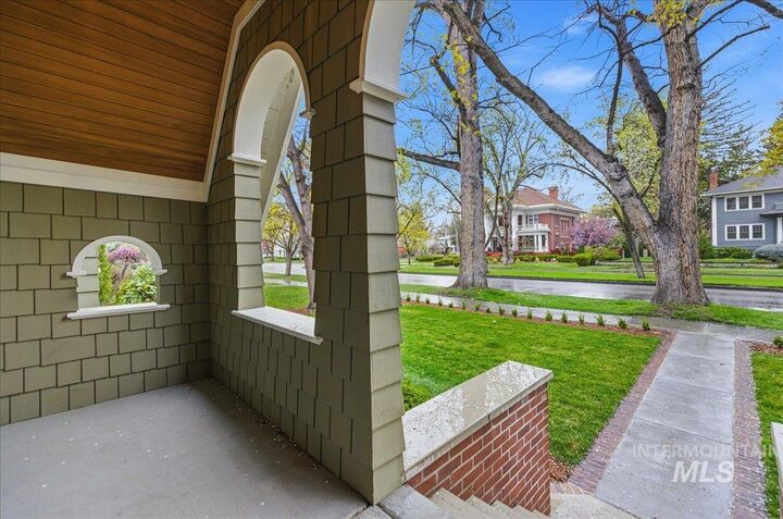 Property Photo:  1210 N Harrison Boulevard  ID 83702 