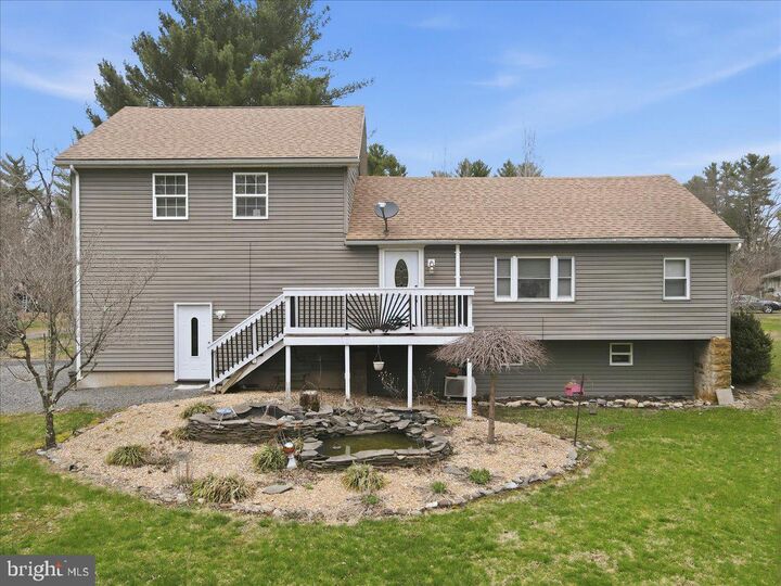 Property Photo:  1544 County Park Road  PA 18331 