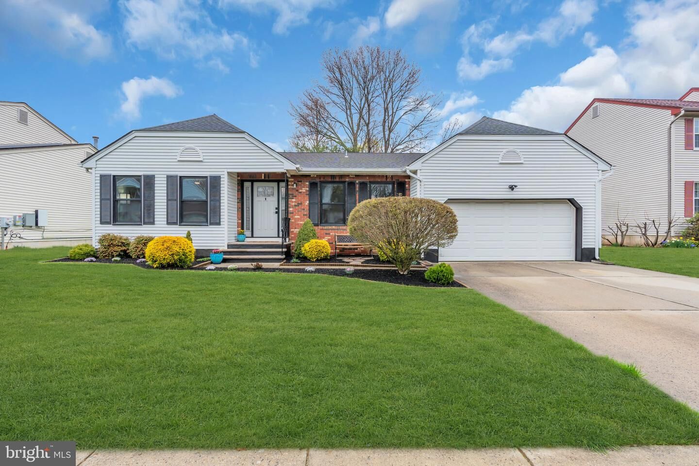 Property Photo: 3 Lynn Court NJ 08902