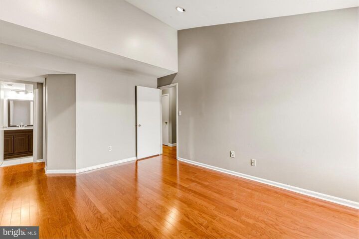 Property Photo:  221 Loring Court  NJ 08080 