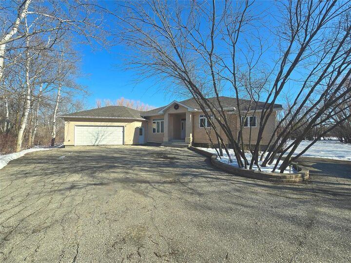 Property Photo:  3 Mirey Creek Drive  MB R1A 2S6 