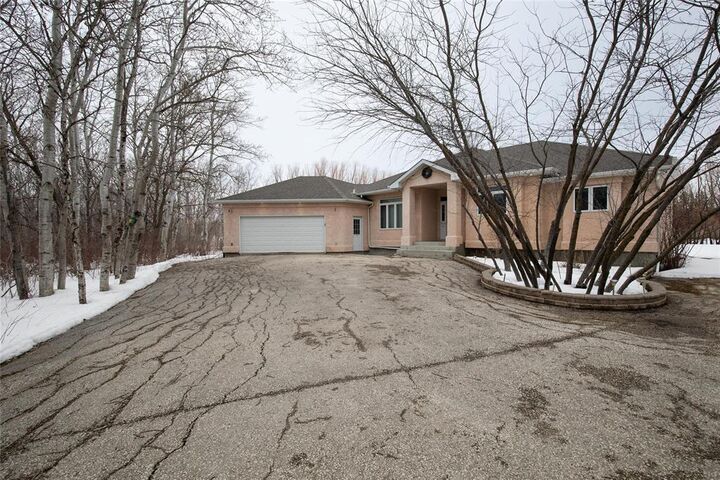 Property Photo: 3 Mirey Creek Drive MB R1A 2S6