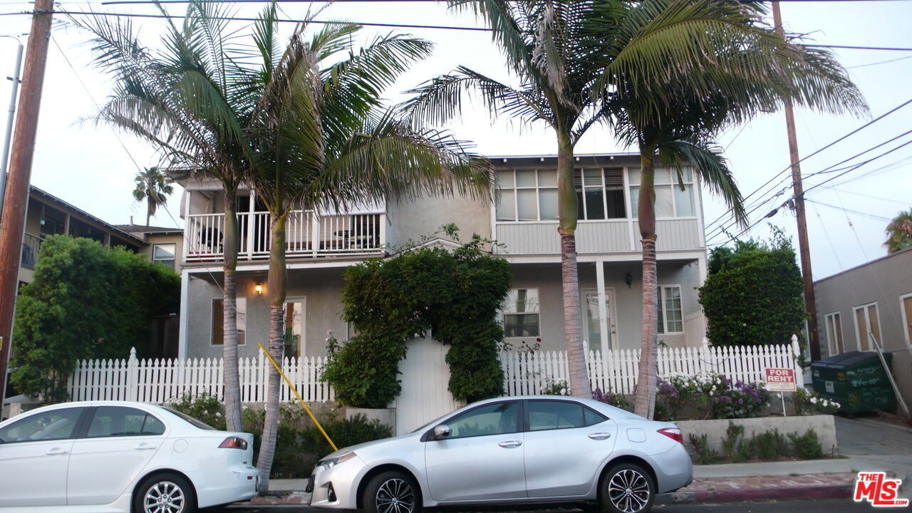 Property Photo:  252 Hampton Dr  CA 90291 