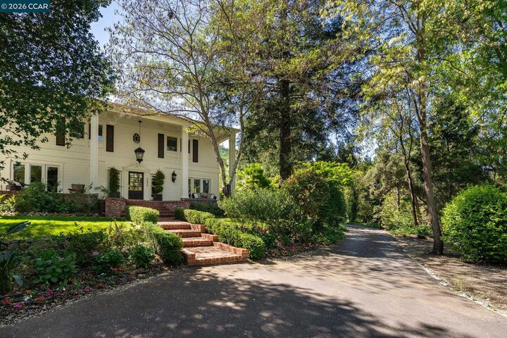 Property Photo: 2490 Lunada Ln CA 94507