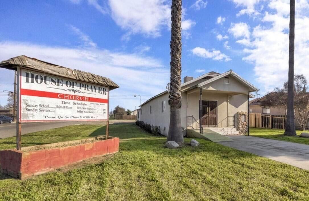 Property Photo:  260 Lod Angeles N  CA 93274 