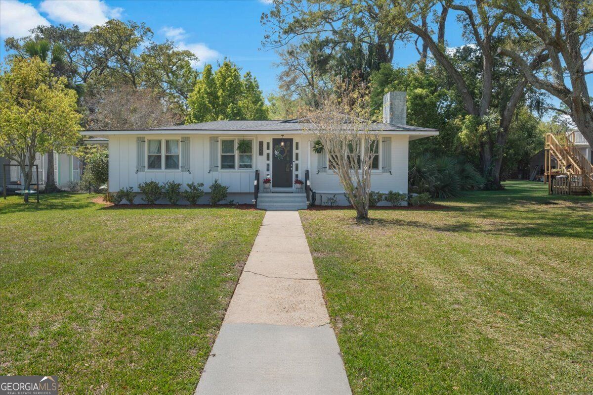 Property Photo: 1021 Lanier Boulevard GA 31520