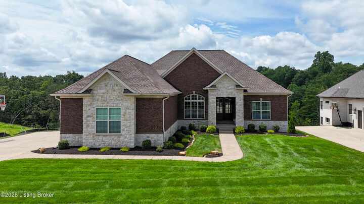 Property Photo: 8022 Wooded Ridge Dr KY 40214