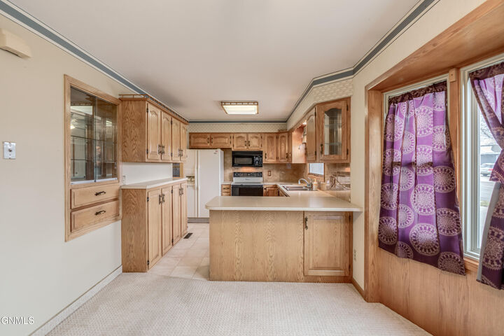 Property Photo: 1046 29th Street ND 58501