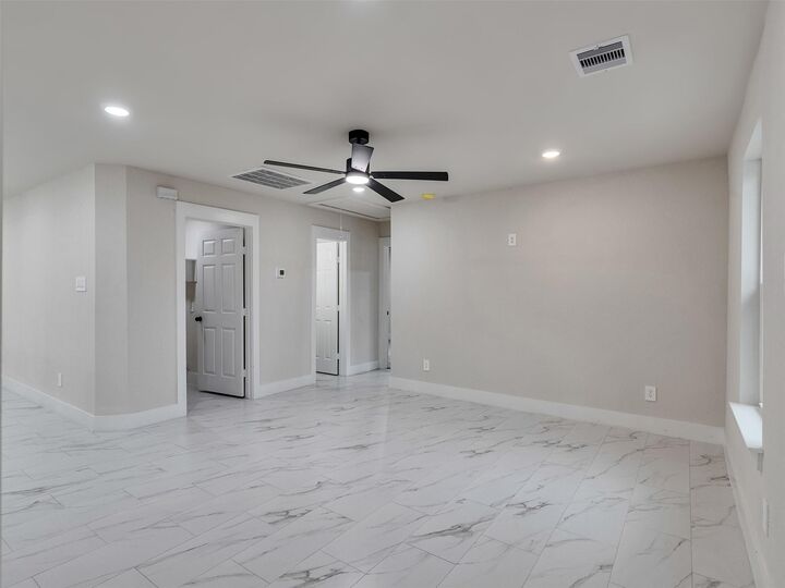 Property Photo: 7207 Crestmont Street TX 77033