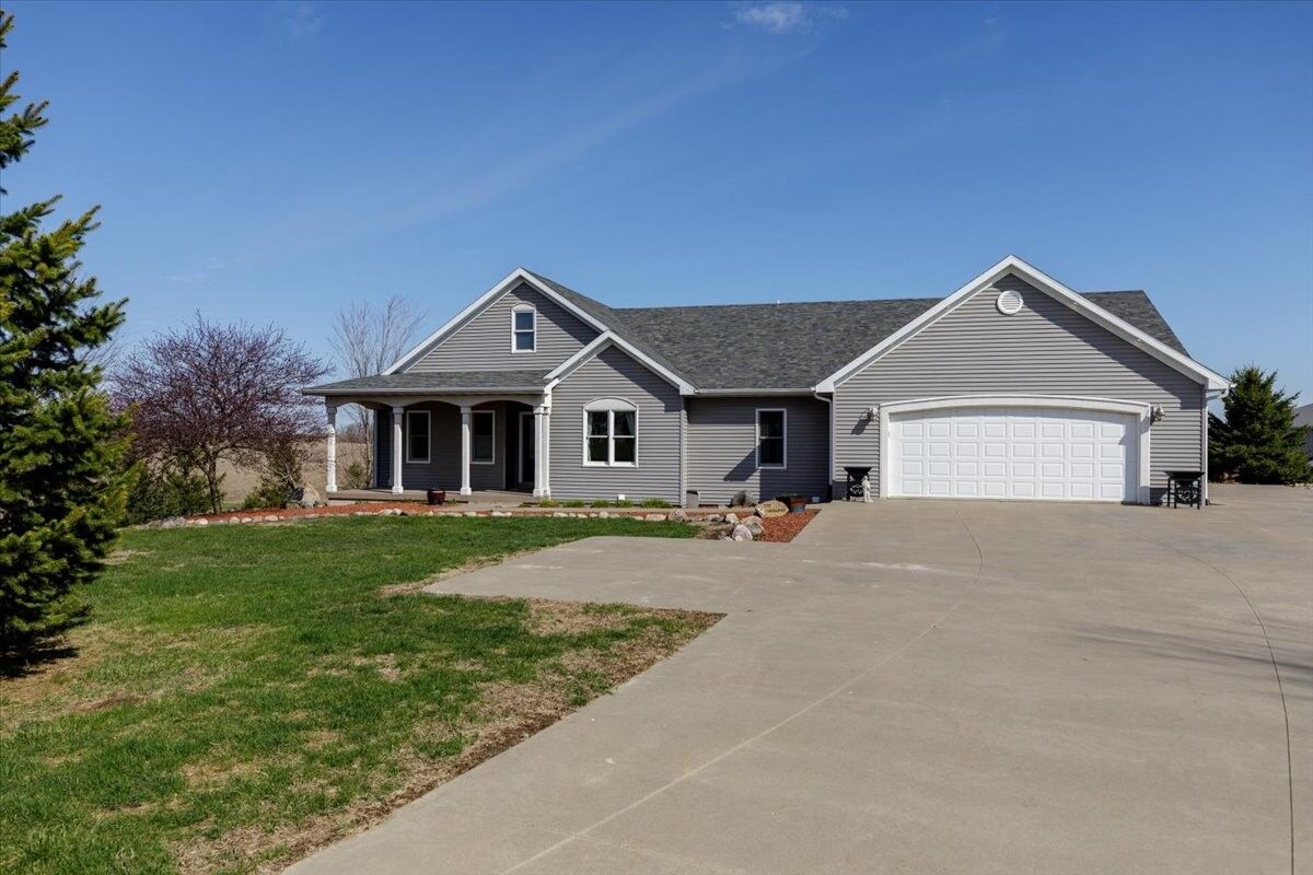 Property Photo:  11422 S 44th Avenue E  IA 50135 