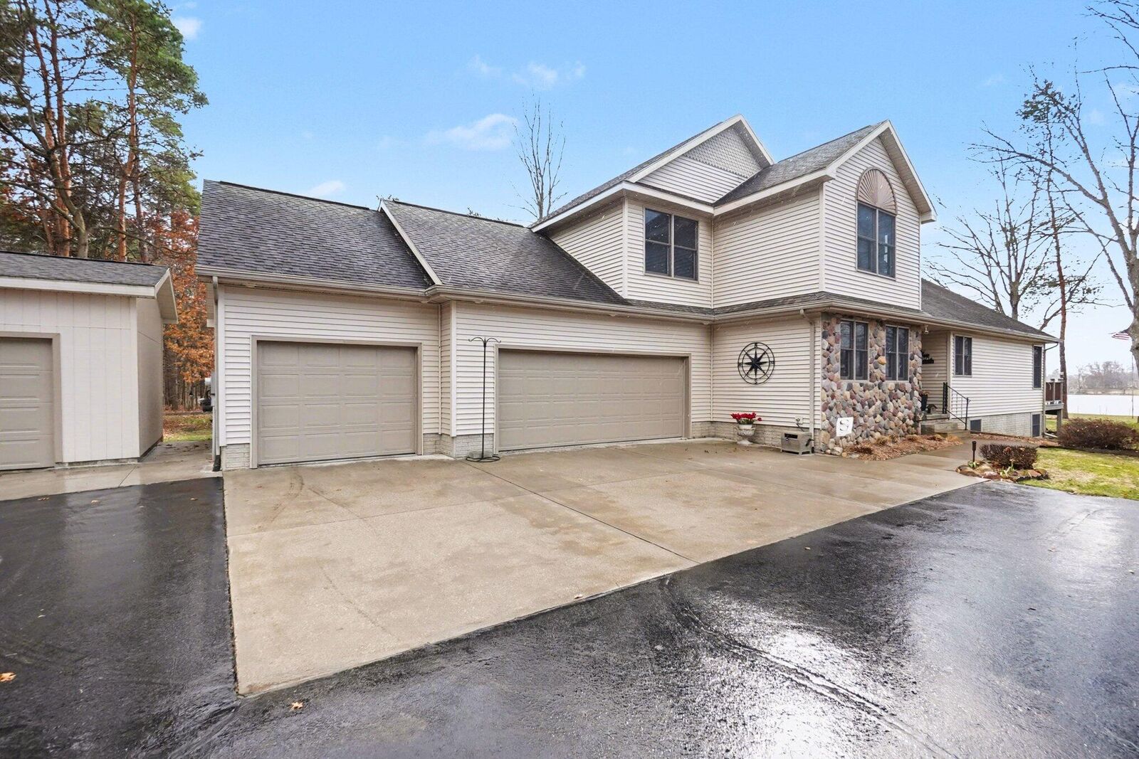 Property Photo:  10085 Holly Lane  MI 49346 