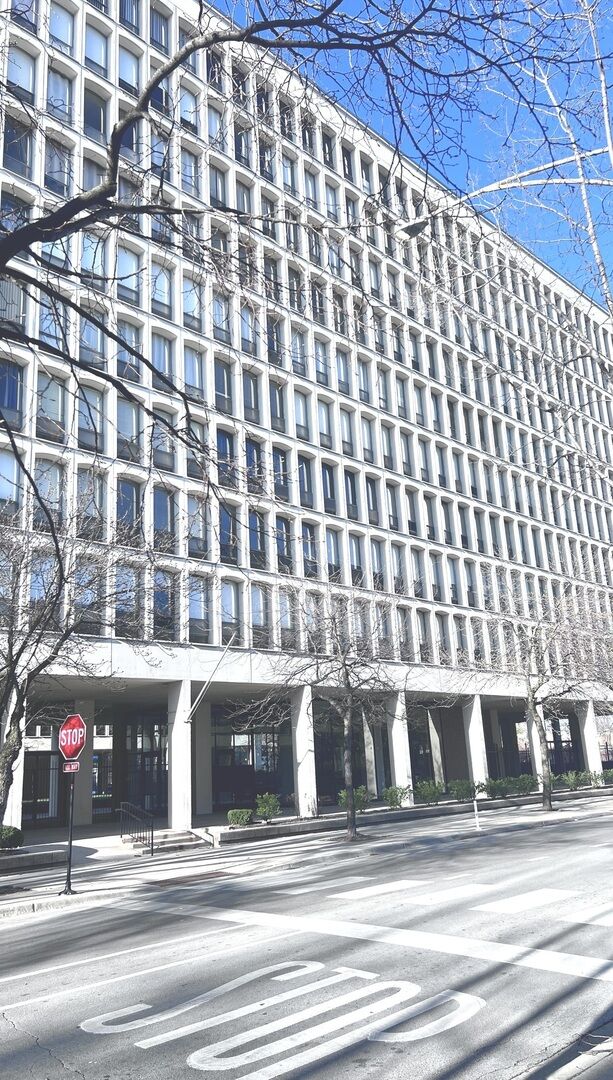 Property Photo:  1450 E 55th Place 518S  IL 60637 