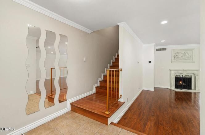 Property Photo:  9503 Via Venezia  CA 91504 