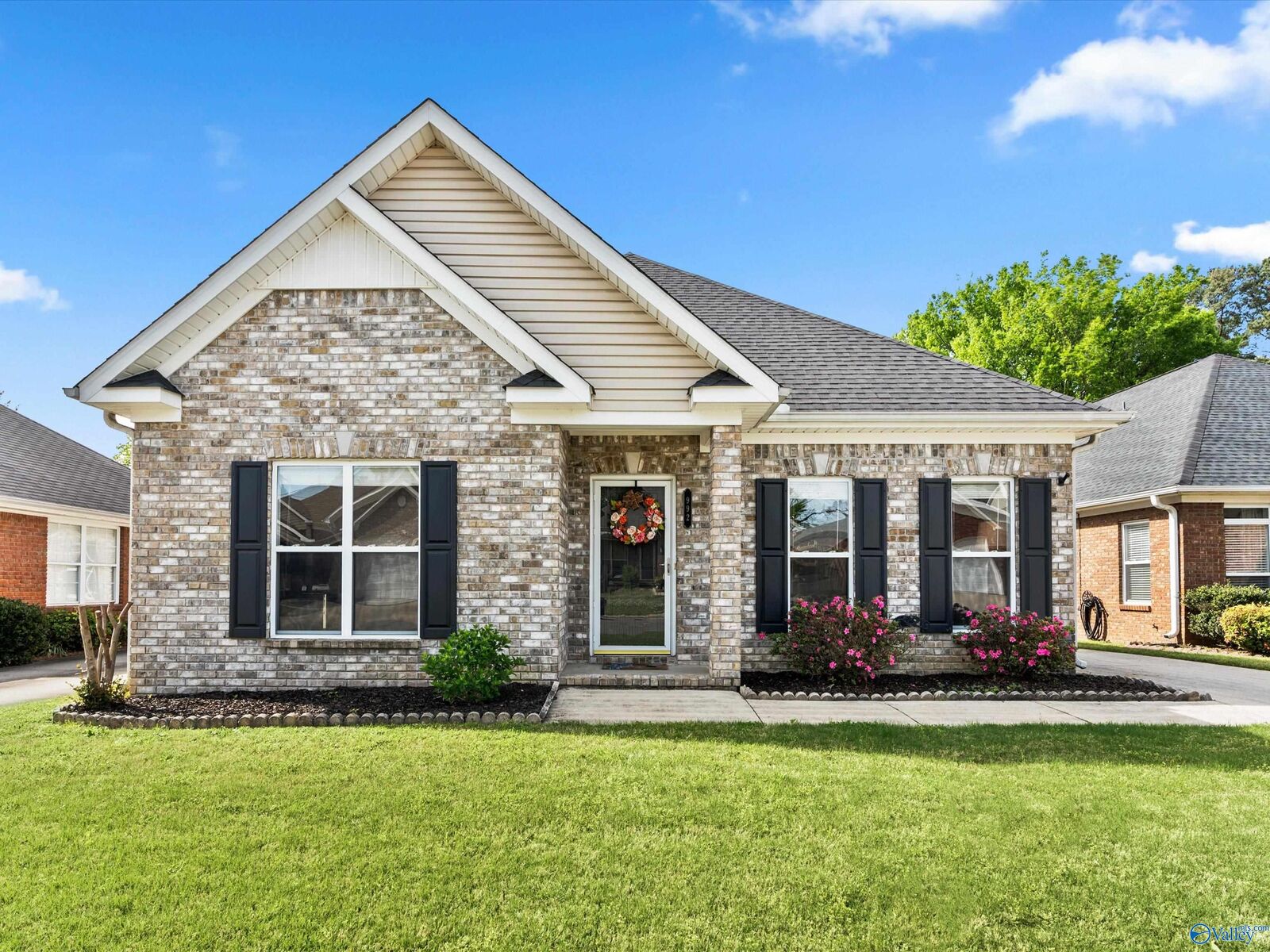 Property Photo:  992 Tracey Lane  AL 35601 