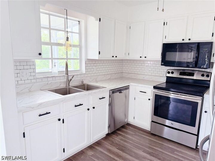 Property Photo: 4211 Cindy Avenue FL 34112