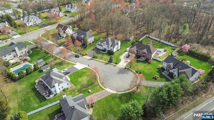 Property Photo:  6 Breanne Court  NJ 07936 