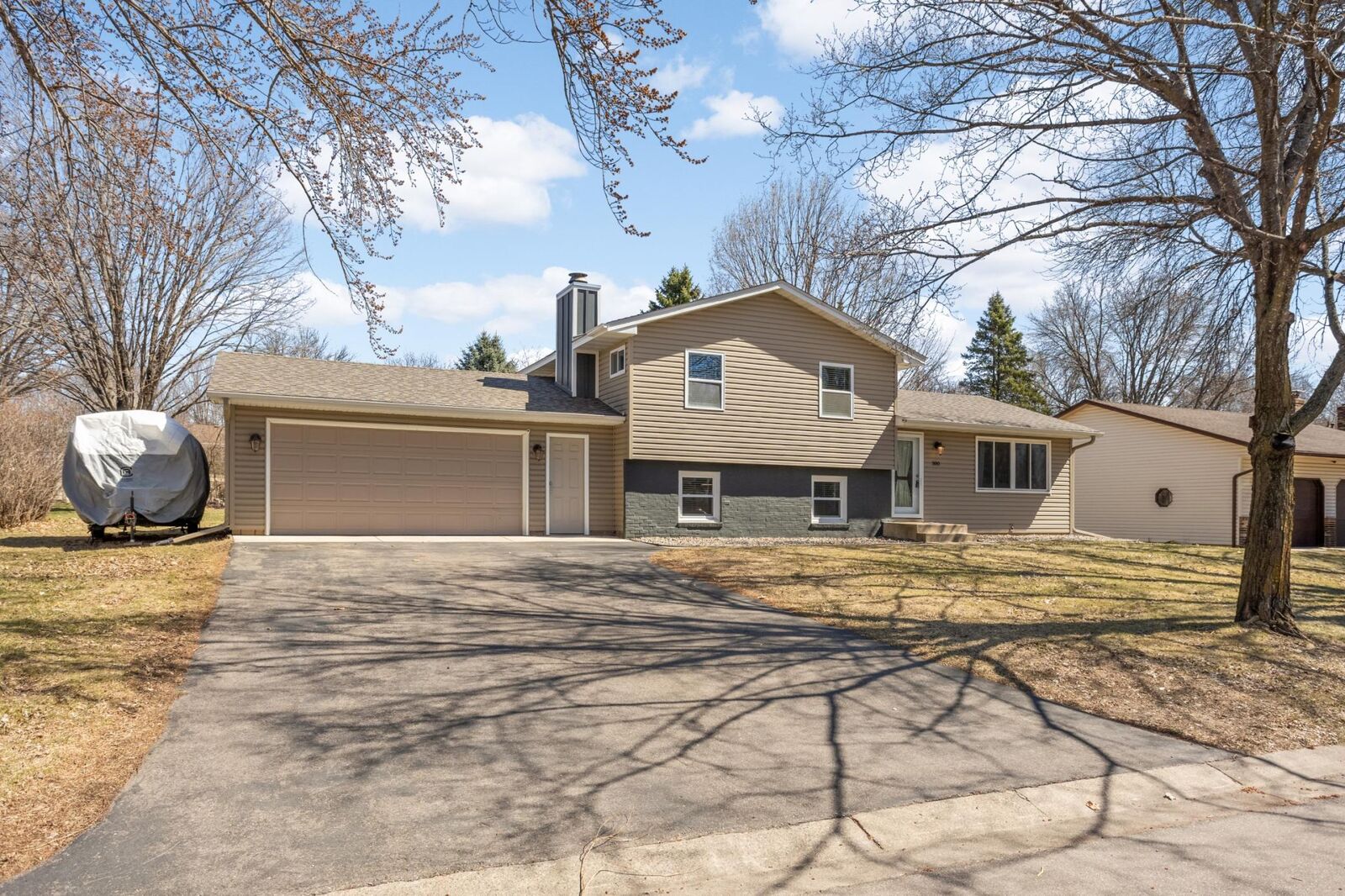 Property Photo:  300 Edgewood Drive SE  MN 55376 