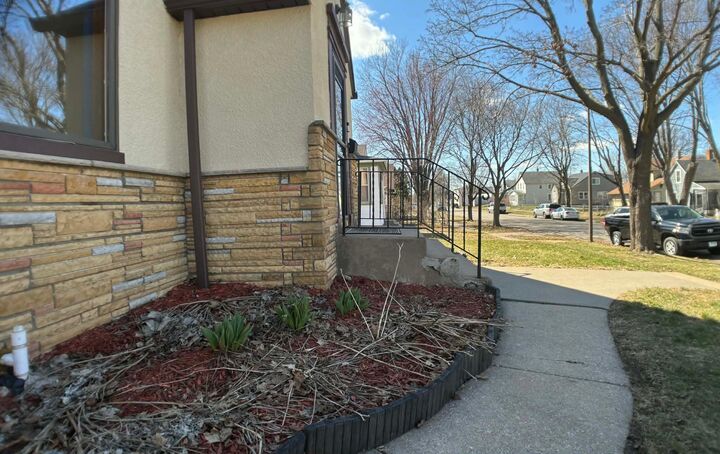 Property Photo:  982 Geranium Avenue E  MN 55106 