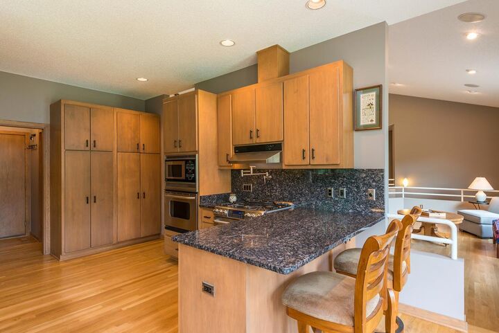 Property Photo: 880 Vineland Court MN 55317