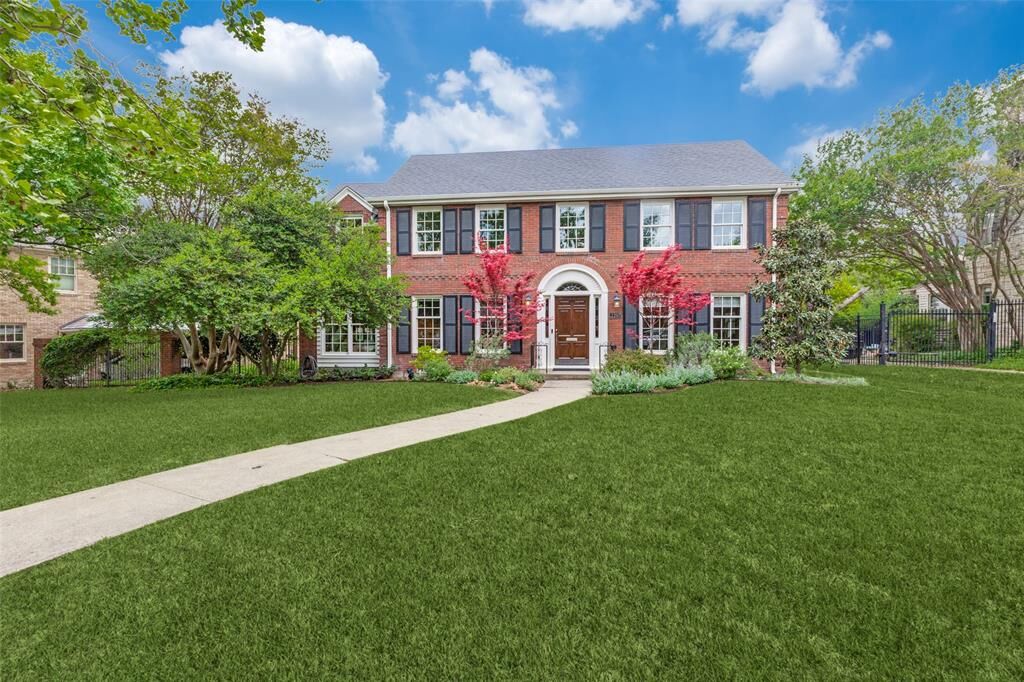 Property Photo: 2207 Cambria Boulevard TX 75214