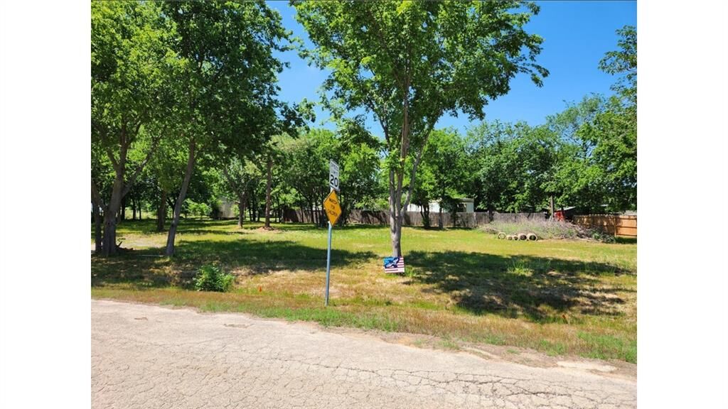 Property Photo:  4251 Thousand Oaks Drive B  TX 76226 