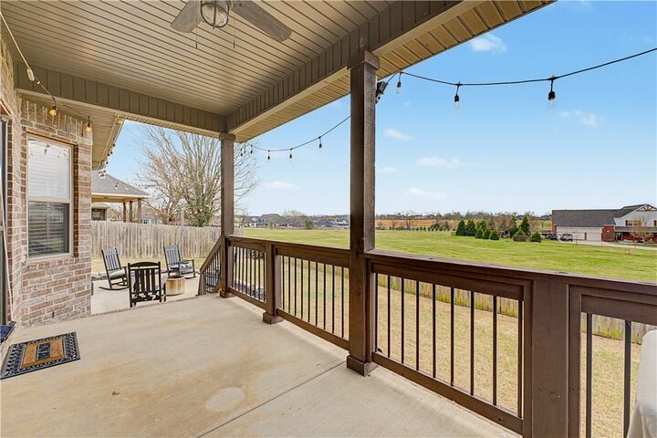 Property Photo:  1425 S Hampton Xing  AR 72718 