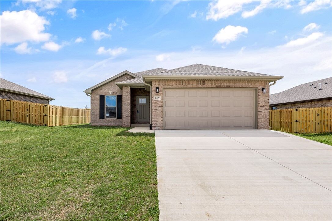 Property Photo:  1719 Farmer Street  AR 72751 