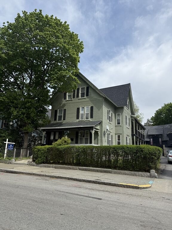 Property Photo:  39 Woodland St  MA 01610 