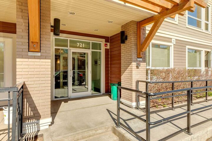 Property Photo: 721 4 Street NE 131 AB T2E 3S7