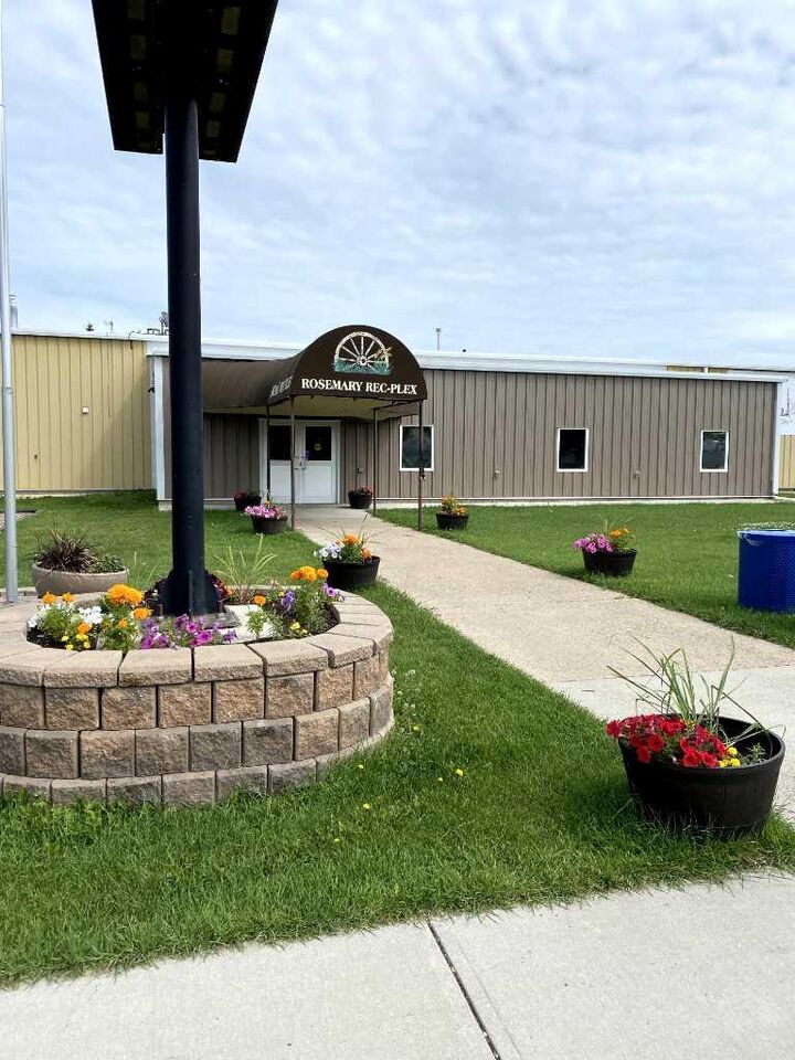 Property Photo: 630 Iris Street AB T0J 2W0