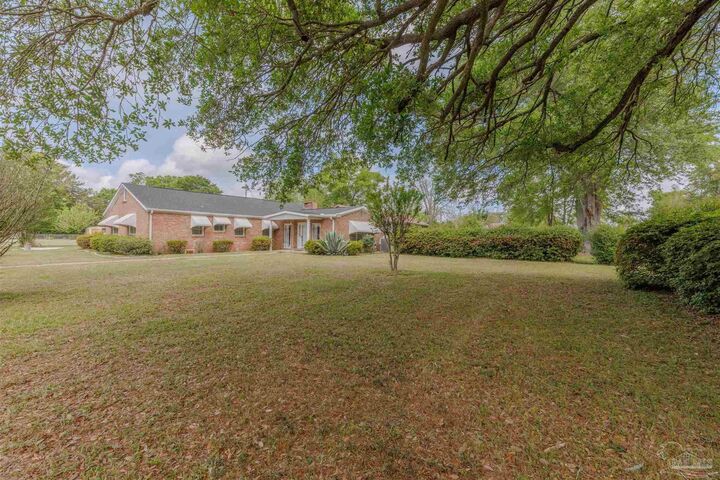 Property Photo:  302 Wegner Ave  FL 32533 