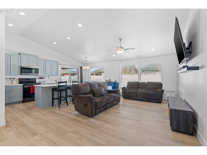 Property Photo: 306 Sage St OR 97818