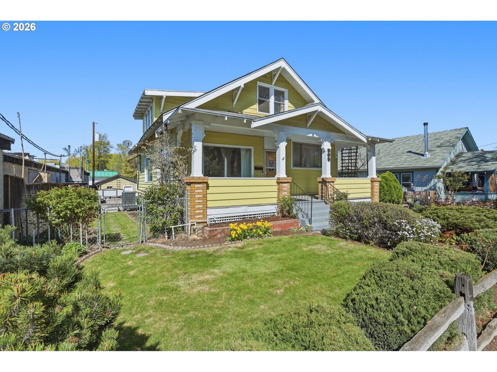 Property Photo:  805 E 12th St  OR 97058 