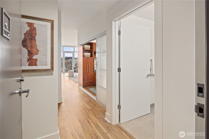 Property Photo:  2911  2nd Avenue 1112  WA 98121 