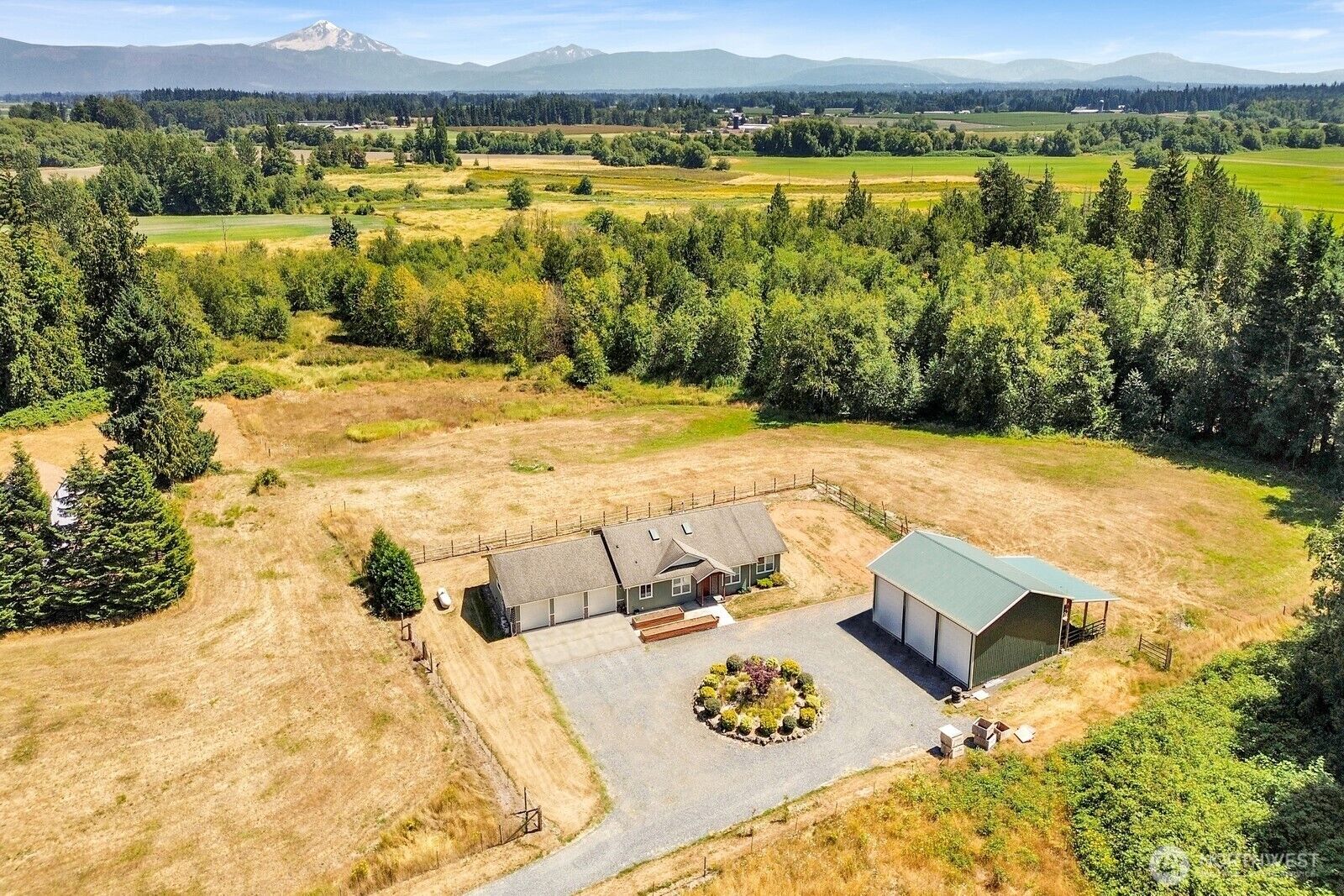 Property Photo:  1505  Falcon Lane  WA 98248 