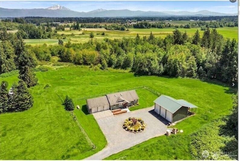 Property Photo:  1505  Falcon Lane  WA 98248 