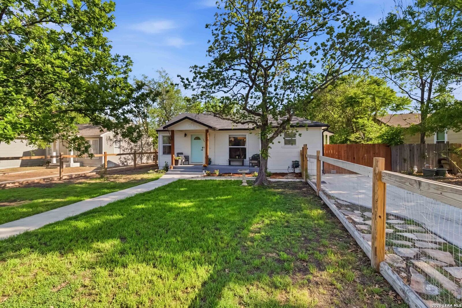 Property Photo: 124 Bryn Mawr TX 78209