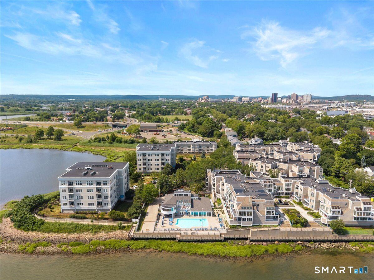 Property Photo: 13 Harbour Close 13 CT 06519