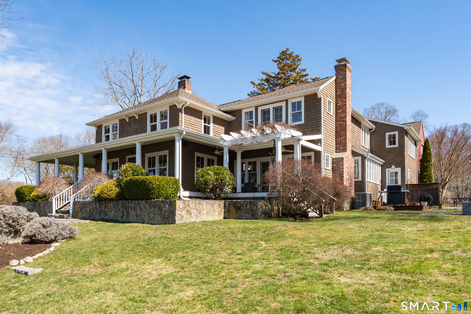 Property Photo:  100 Old Black Point Road  CT 06357 